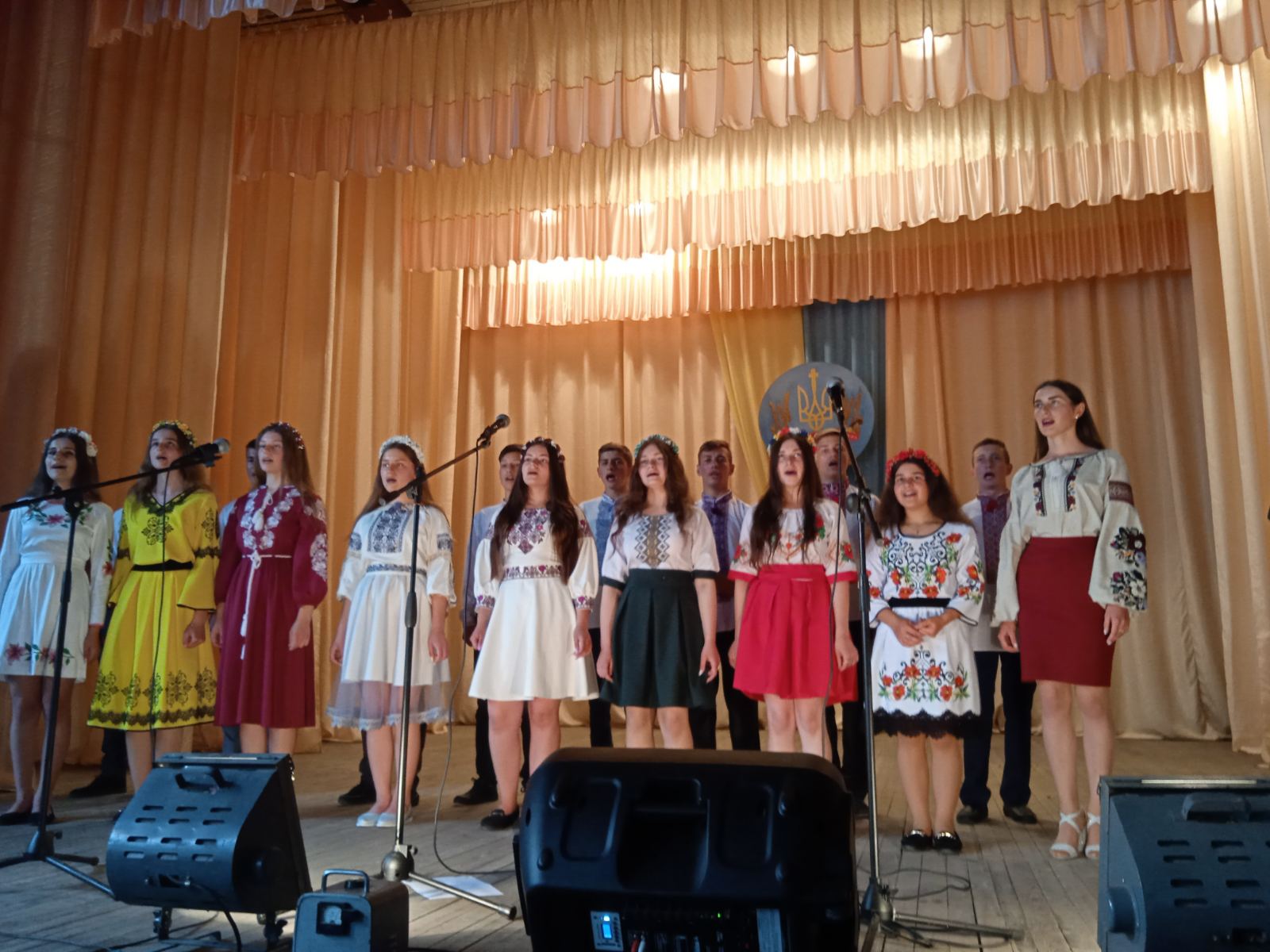 В Народному домі с.Гарасимів відбувся святковий концерт “Коса-дівоча краса.”